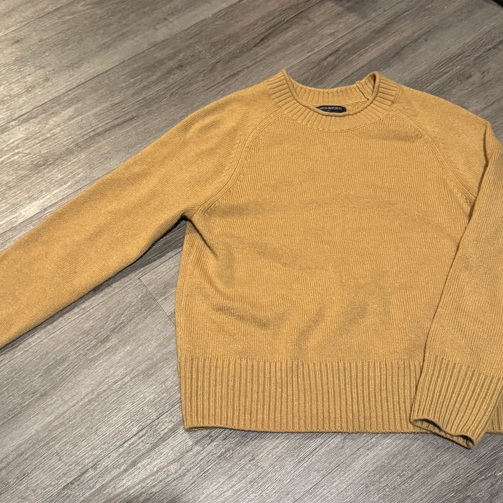 Banana republic sweater. Size S. Brown/tan color